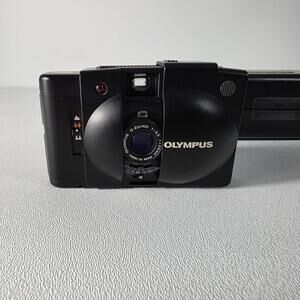 Olympus XA2 Point & Shoot 35mm Film Camera W/Case